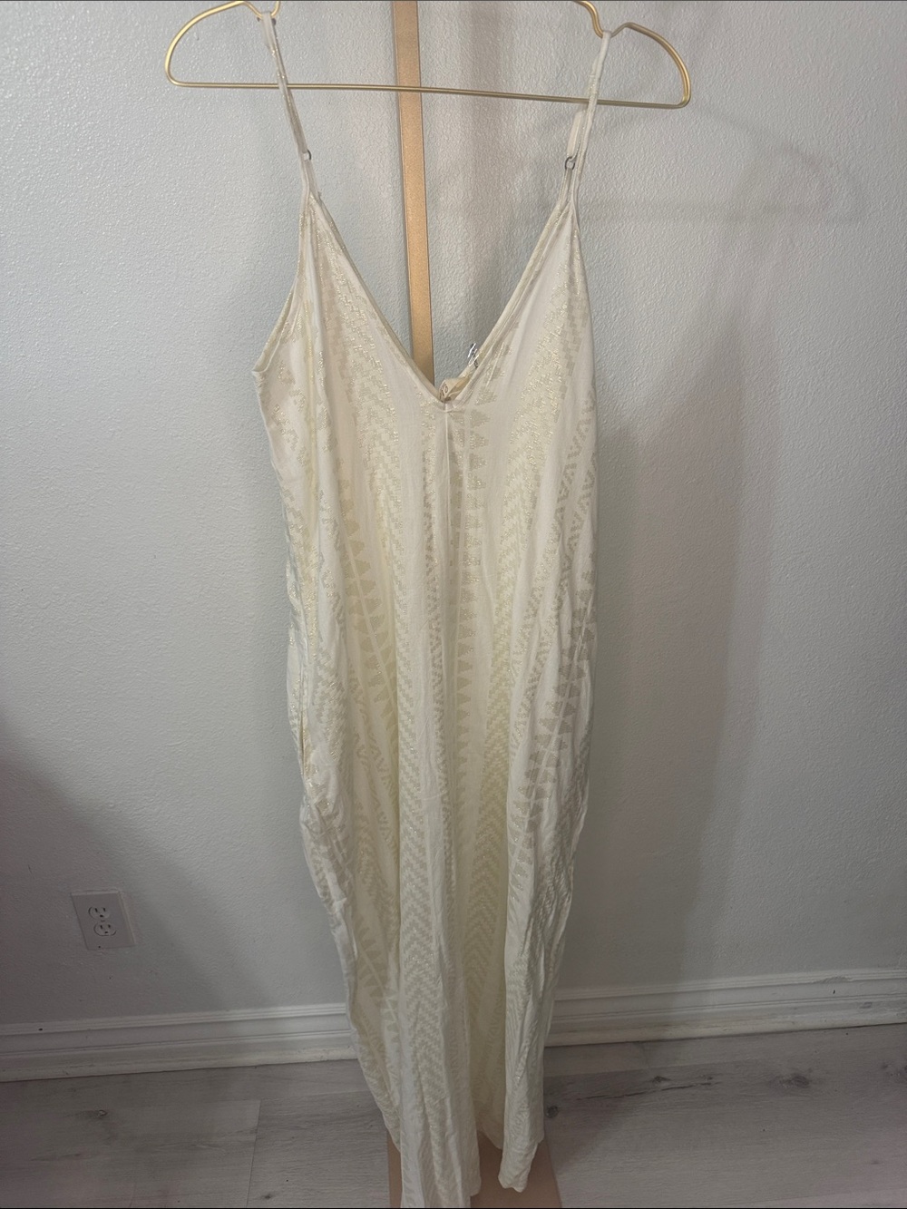 Elan-Ivory Texture Slip Dress with Adjustable Spaghetti Straps- medium- NWT